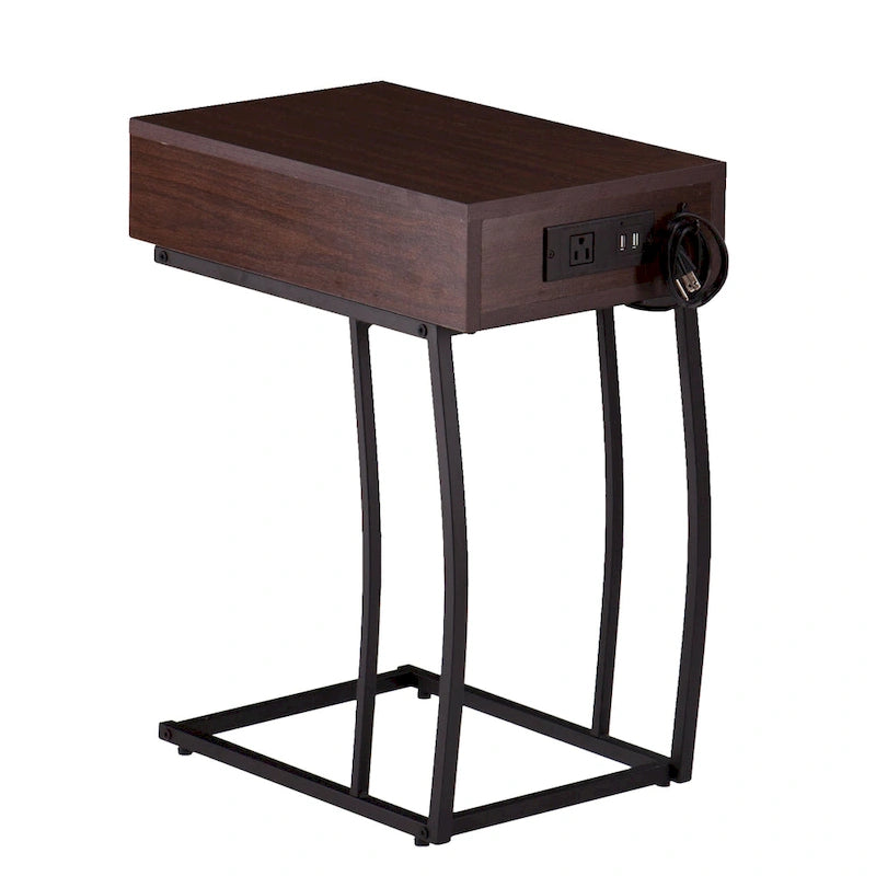Table d'appoint Liatris de SEI Furniture avec prises électriques et ports USB